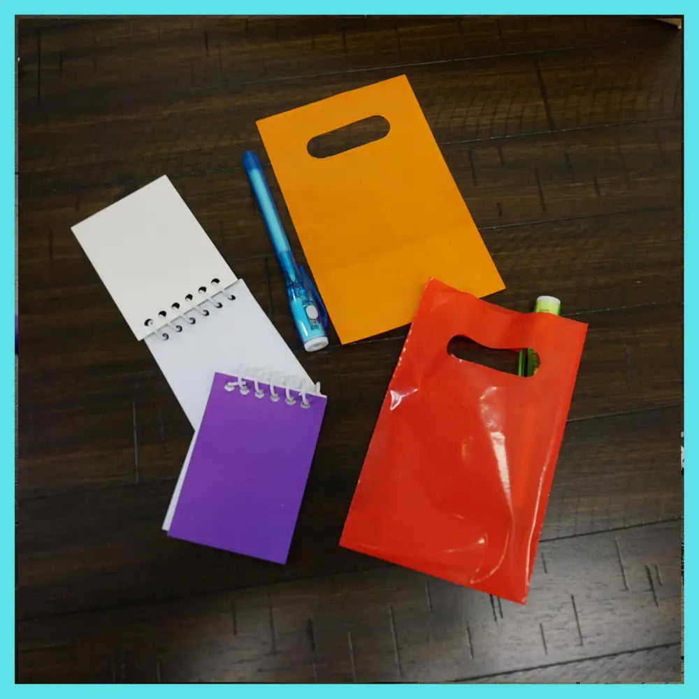 4E’s Novelty 12 Fun Pens for Kids – Magic UV Light Pens Notebooks & Goodie Bags for Spy Fun - Party Favors