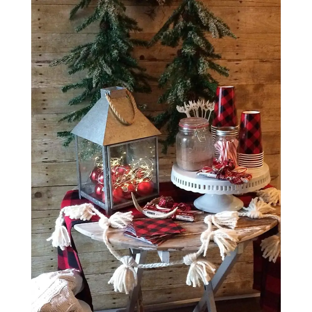 4E’s Novelty 12 Pack 16 oz Buffalo Plaid Hot Cups with Lids Napkins Sleeves – Christmas Disposable Coffee Cups