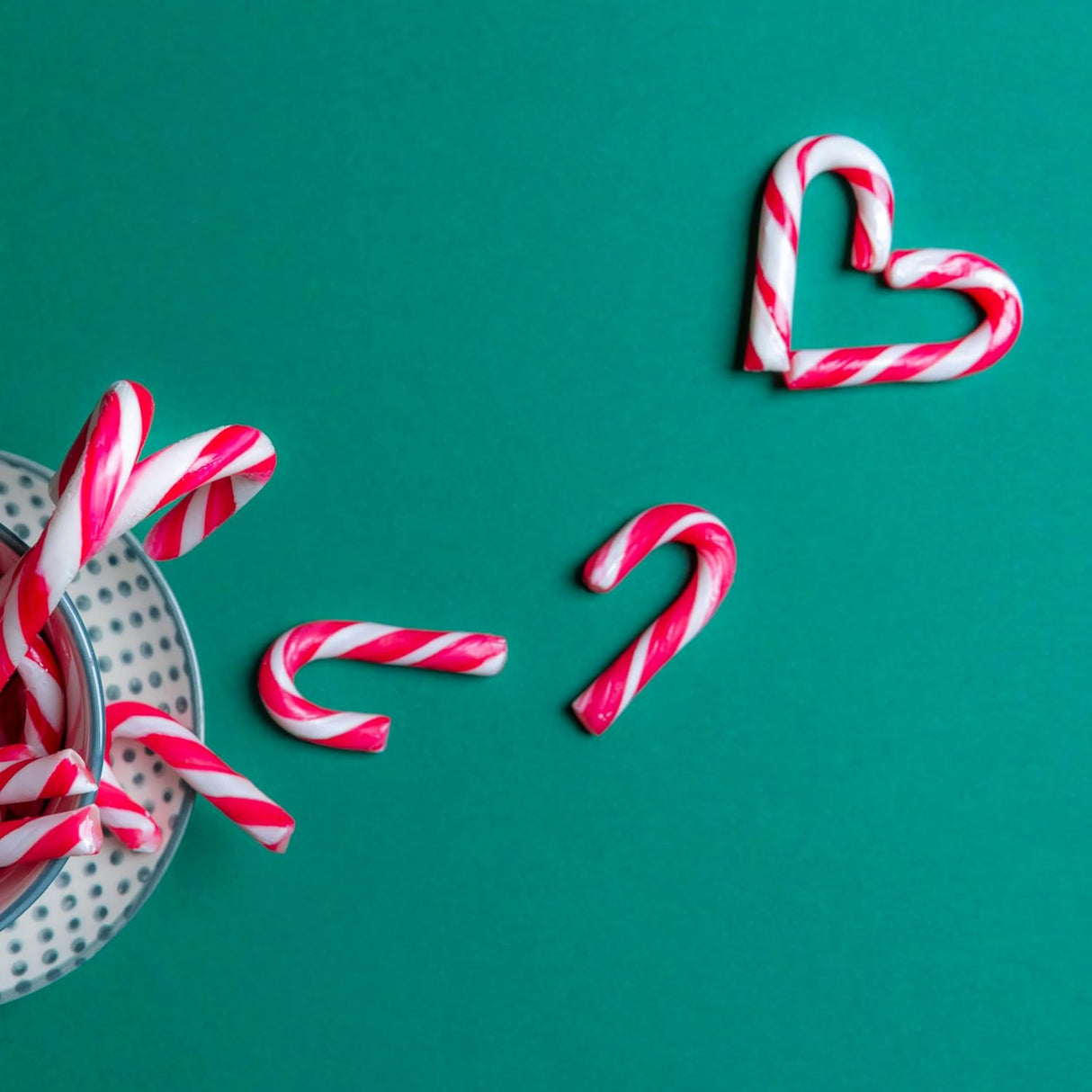 4E's Novelty 100pc Mini Candy Canes Bulk - Individually Wrapped, Classic Peppermint Flavor