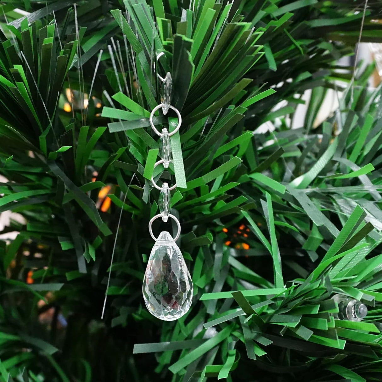 4E's Novelty 26 Pack Teardrop Acrylic Crystal Beads for Christmas Ornaments and Wedding Decor by 4E's Novelty"